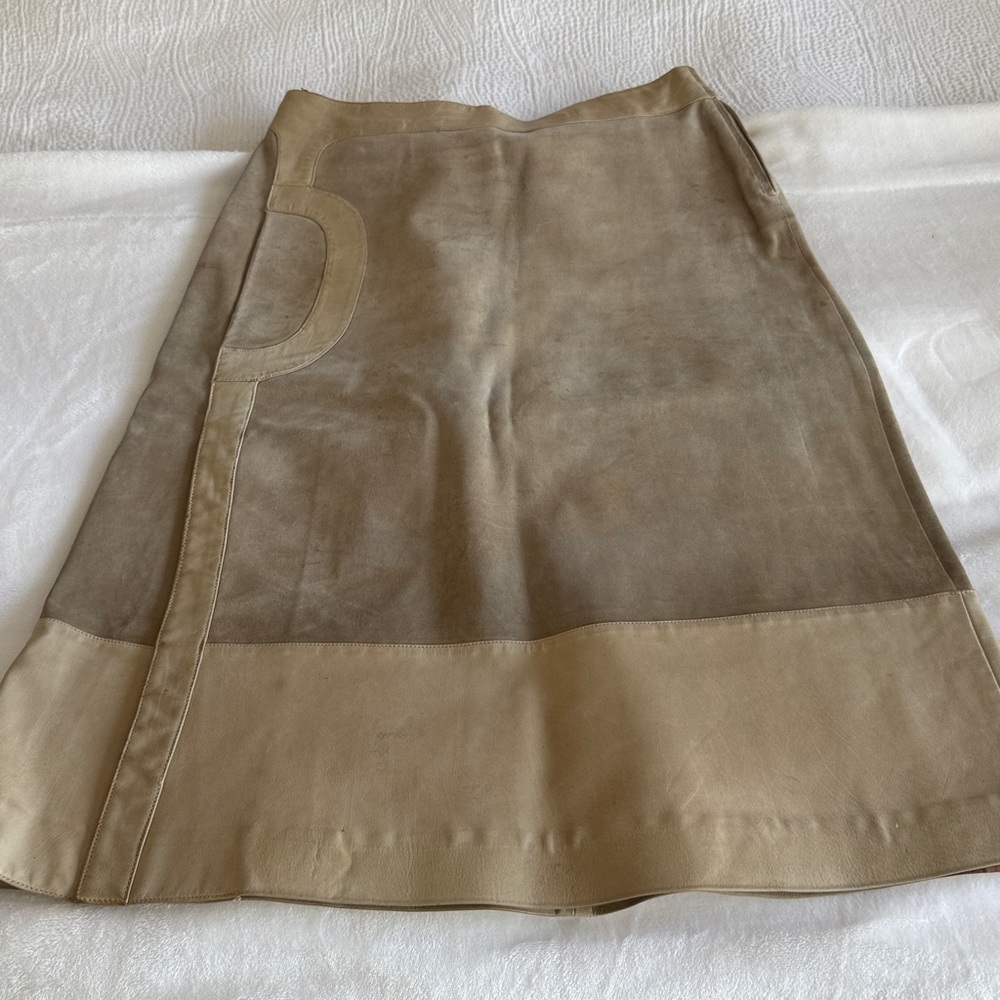 Vintage Gucci Beige and Cream Suede Skirt with Leather Trim